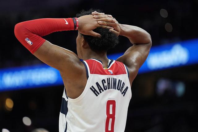 余嘉豪18分王哲林13分10篮板 浙江力克上海