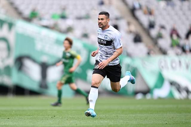 加兰39分骑士8连胜送雄鹿6连败 绿军大胜老鹰